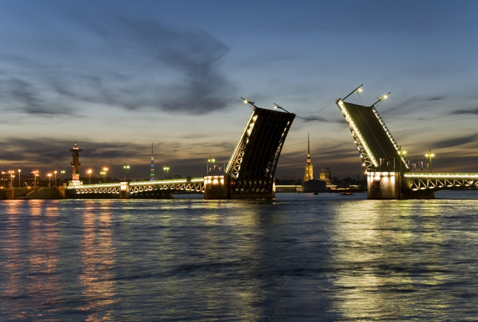 Мосты в Петербурге разведутся в ночь на 26 апреля по графику